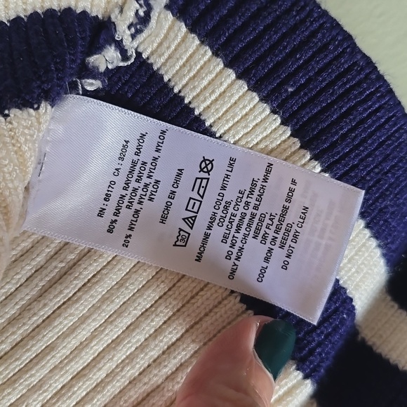 Anthropologie Women's Cream Sweater With Navy Trim - Picture 7 of 8